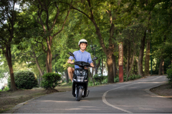 告別擁堵，綠色出行，雅迪搶鏡717電動(dòng)車騎行節(jié)
